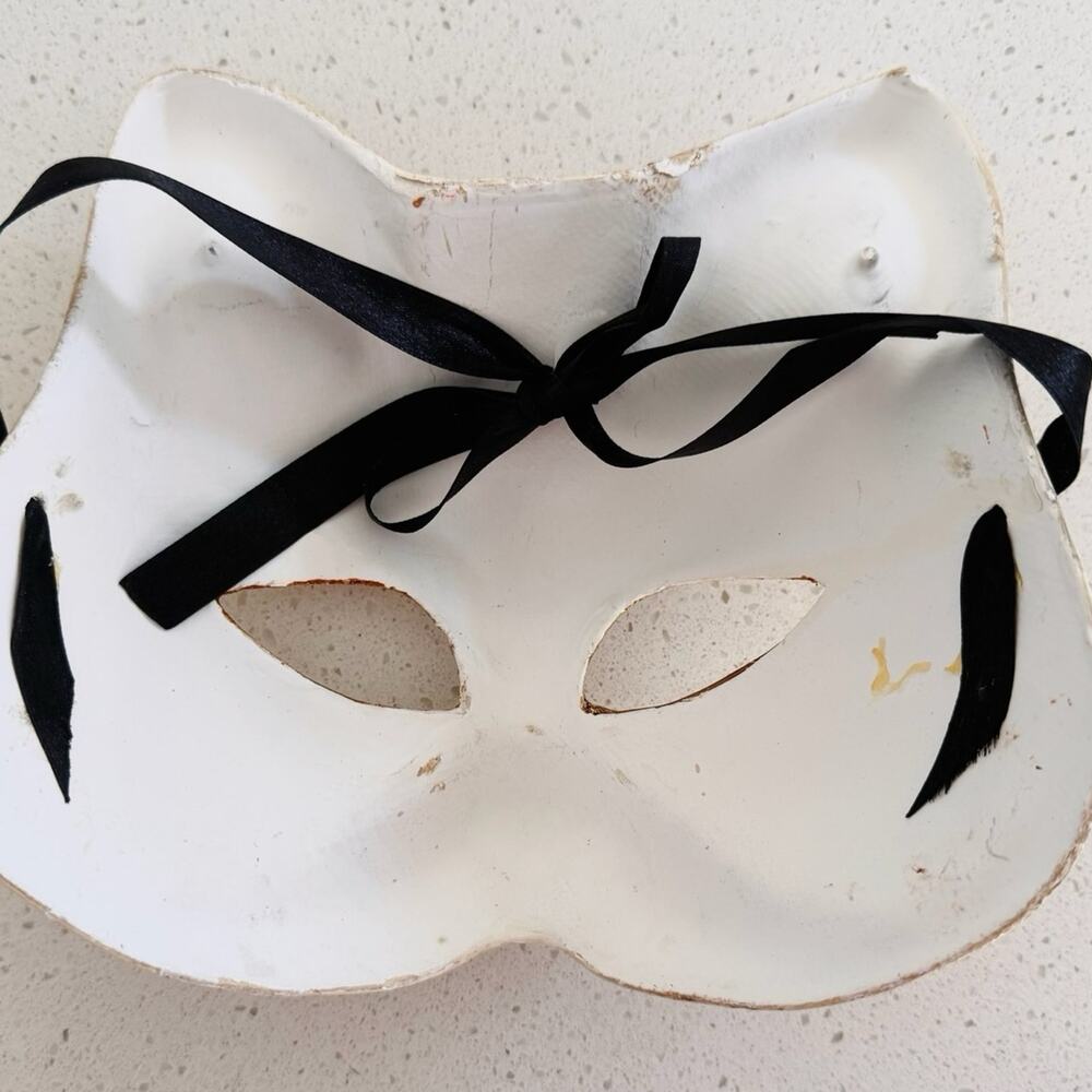 Venetian Cat Masquerade Mask Gold Relief Papier Mache Mardi Gras - Picture 3 of 4